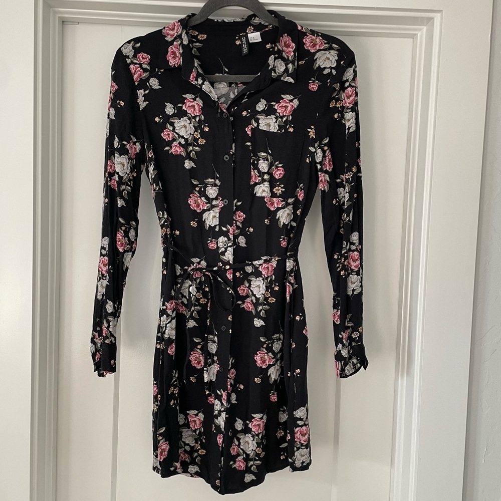 H&M Divided dress black floral Sz S flower shirt dress black long sleeve buttons